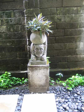 santika_r09.jpg