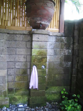 santika_r10.jpg